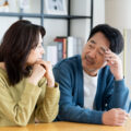 悩んでいる夫婦